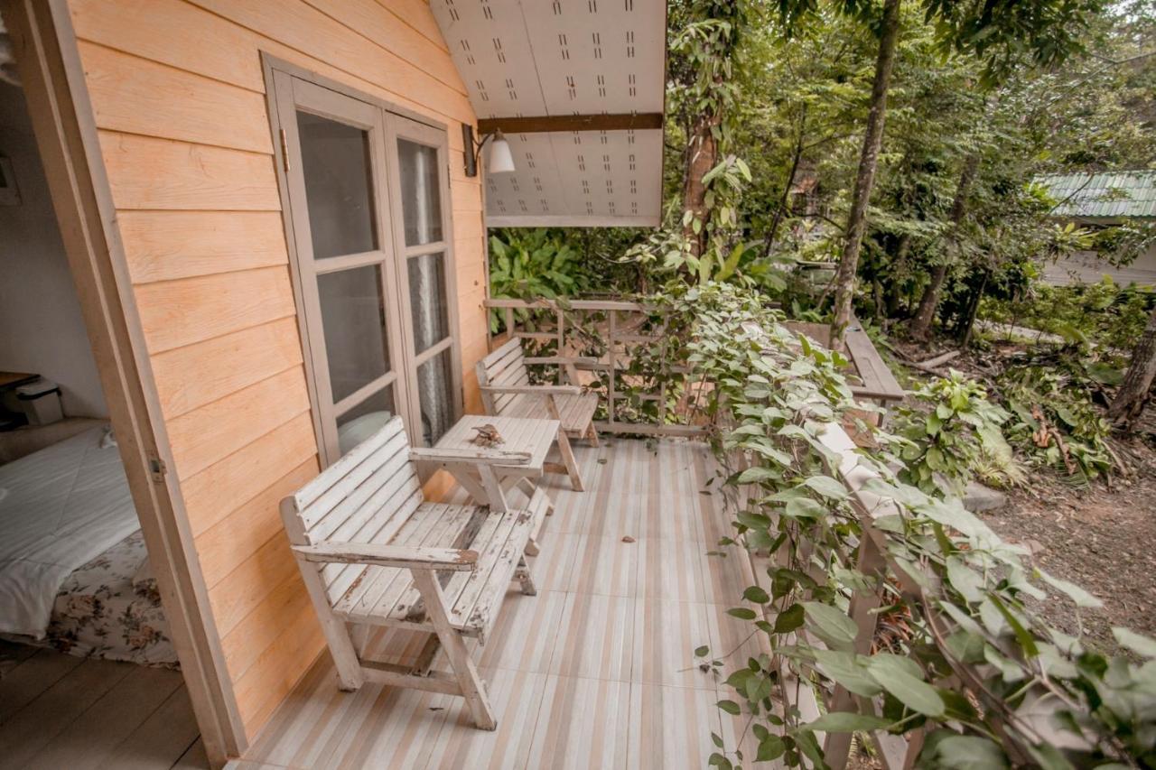 Cozy Huts Hotel Trat Bagian luar foto